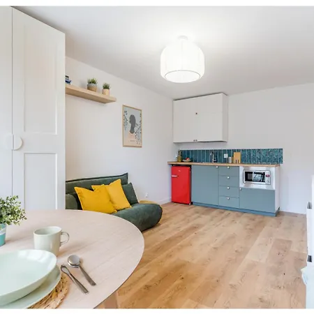 Apartment Retro - 12 Min To Old Town Gdansk,pkp & Shopping Mall