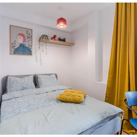 Retro - 12 Min To Old Town Gdansk,pkp & Shopping Mall Apartamento *